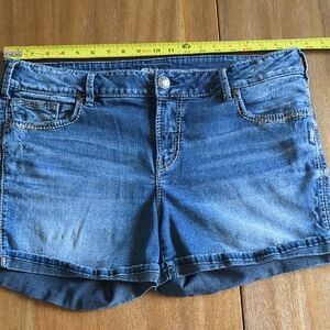 Silver Jeans Blue Jean Shorts with Cuffed Hem Elyse 16-4